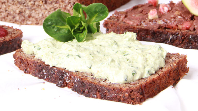 Feldsalatcreme mit Ziegenfrischkäse und Meerrettich