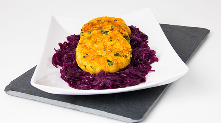 Gemüsefrikadellen mit Rotkohl