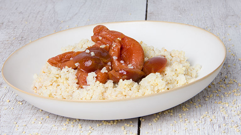 Hirsebrei mit Zwetschgenkompott