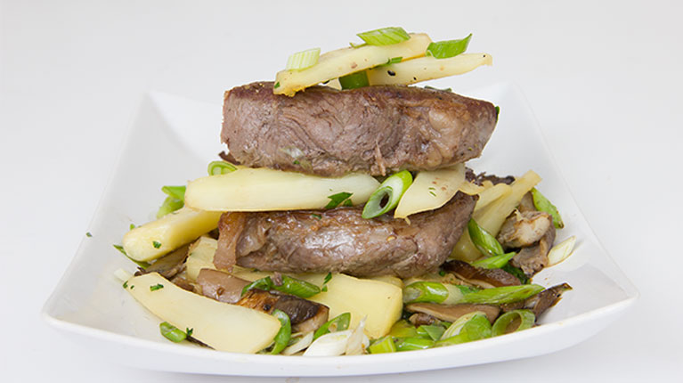 Roastbeef mit Austernpilzen und glasierten Pastinaken