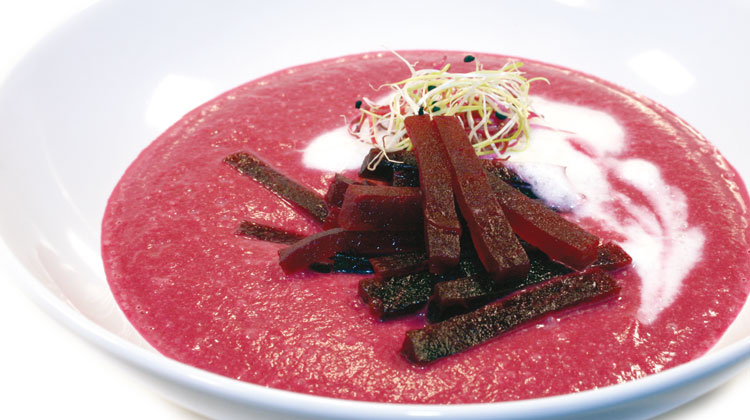 Rote-Bete-Suppe mit Joghurt