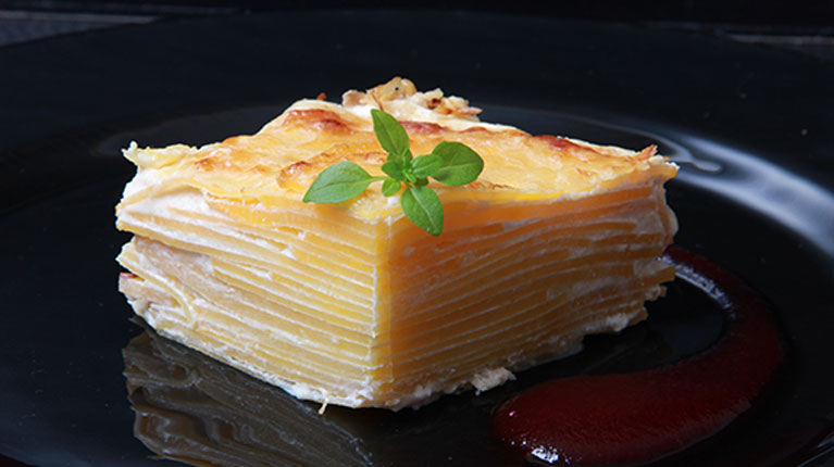 Rübengratin mit Rote-Bete Soße