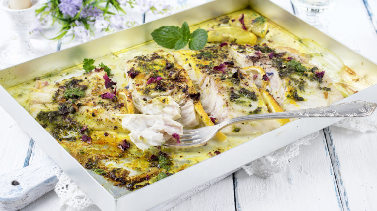 Wels mit Kräuterkruste und Fenchel